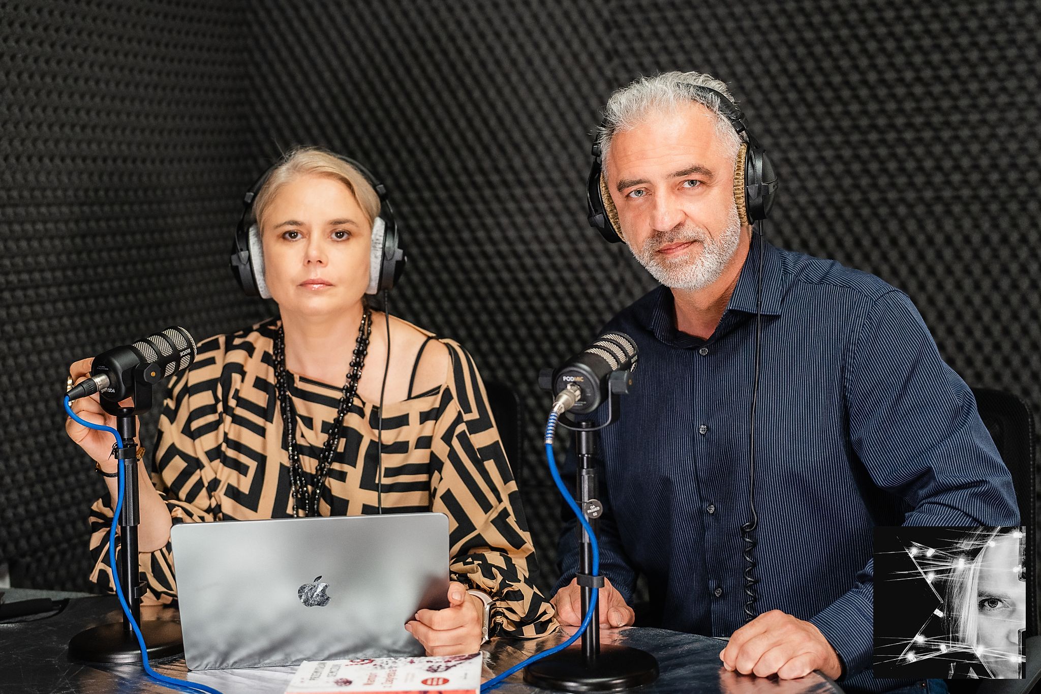 Podcast komercyjny – dlaczego warto nagrać go z Maciejem Frankowskim? Profesjonalna produkcja, głos z doświadczeniem i jakość, która wyróżnia